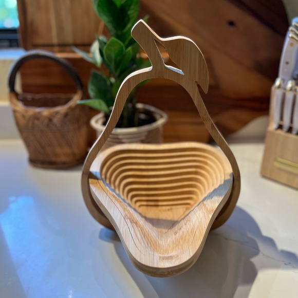 Wooden collapsible pear shaped fruit basket - Picture 5 of 9